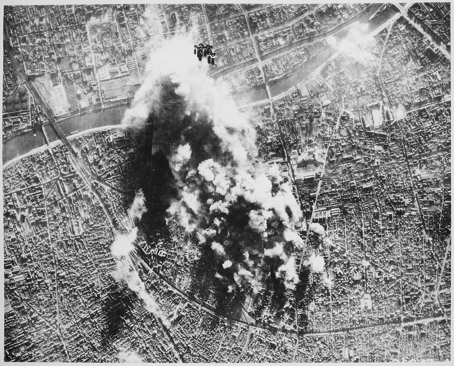 B-17 Flying Fortress of the 8th AAF over Europe, late 1944 — the same theatre where the 415th Night Fighter Squadron logged the first 'foo fighter' encounters.